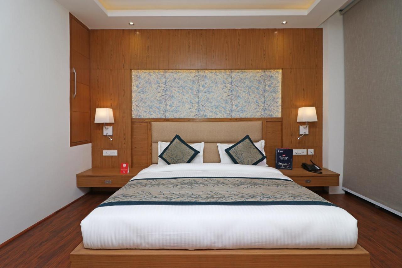 Capital O Hotel Star Inn Near Chhatarpur Metro Station Neu-Delhi Exterior foto