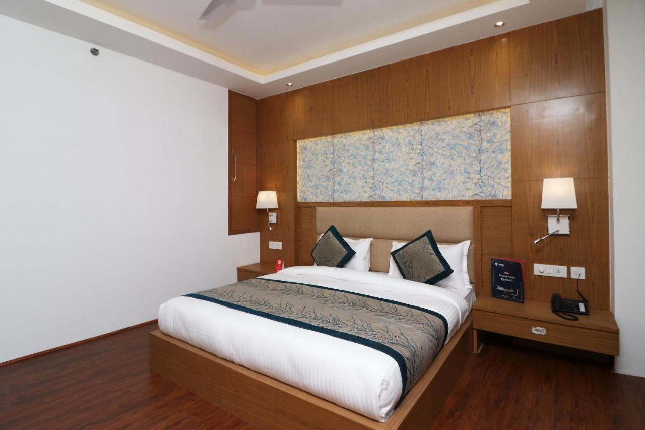 Capital O Hotel Star Inn Near Chhatarpur Metro Station Neu-Delhi Exterior foto