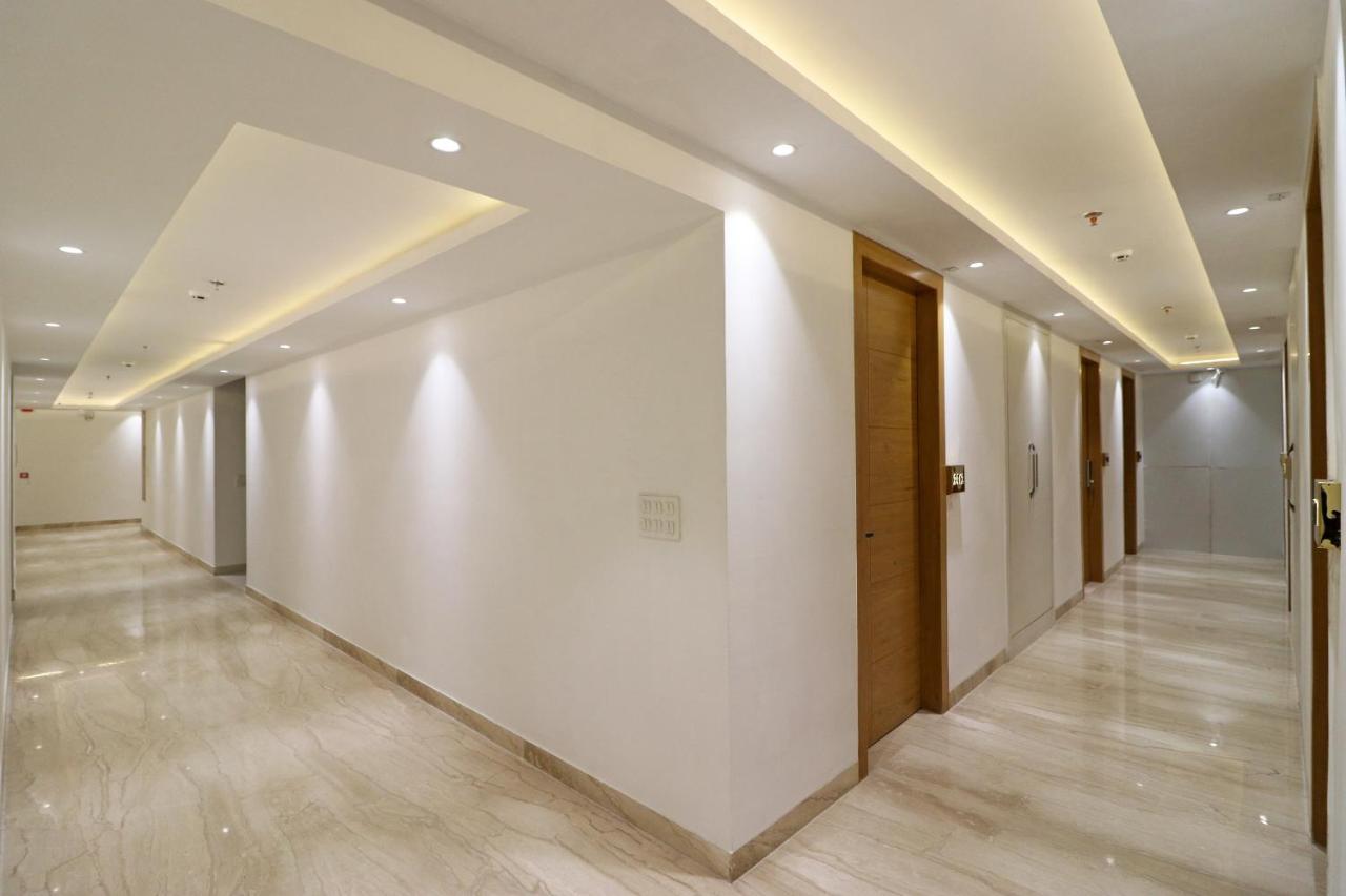Capital O Hotel Star Inn Near Chhatarpur Metro Station Neu-Delhi Exterior foto